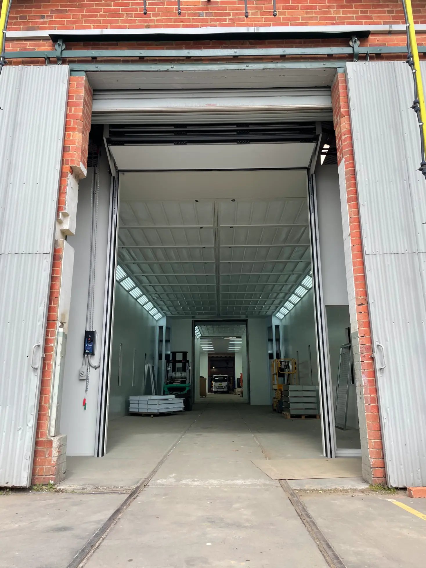 Enturi-Sectional-Door-Spraybooth-1