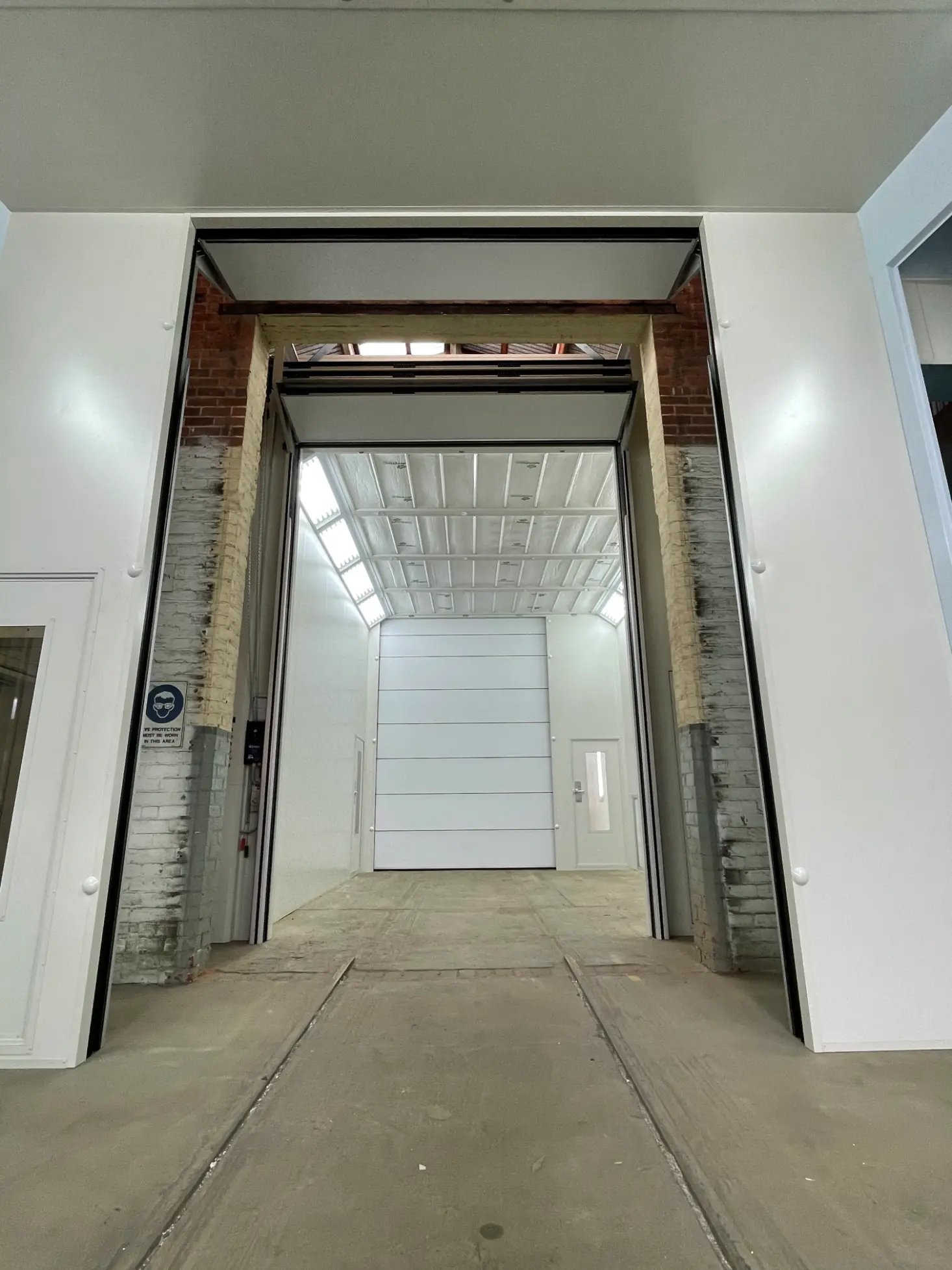 Enturi-Sectional-Door-Spraybooth-5