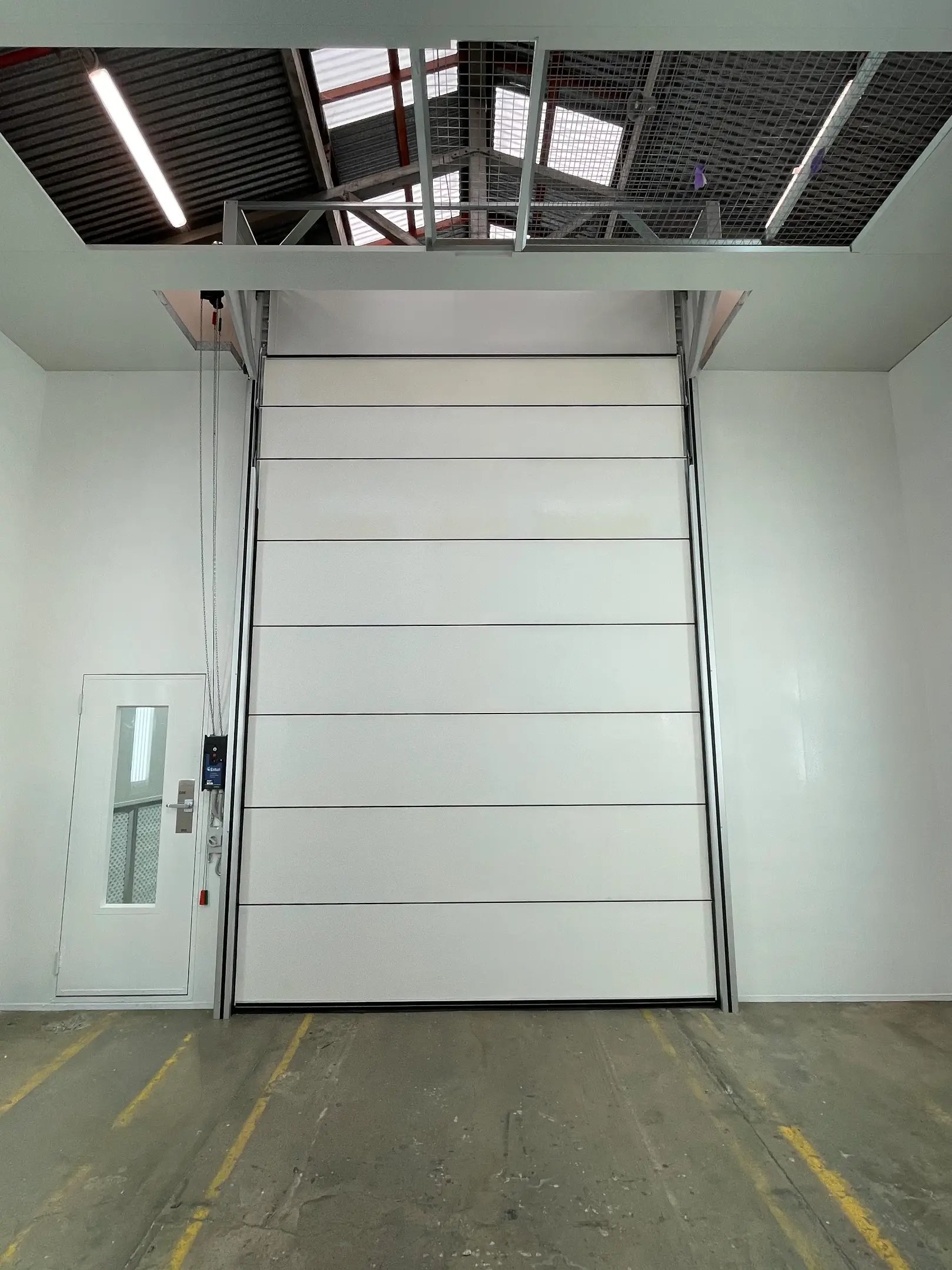 Enturi-Sectional-Door-Spraybooth-8